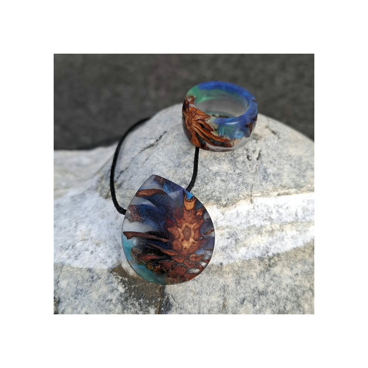 WORKSHOP - SPEZIAL - «Schmuck und Bild aus Harz und...
