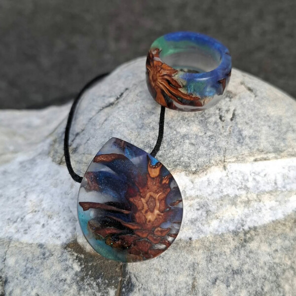 WORKSHOP - SPEZIAL - «Schmuck und Bild aus Harz und Holz»
